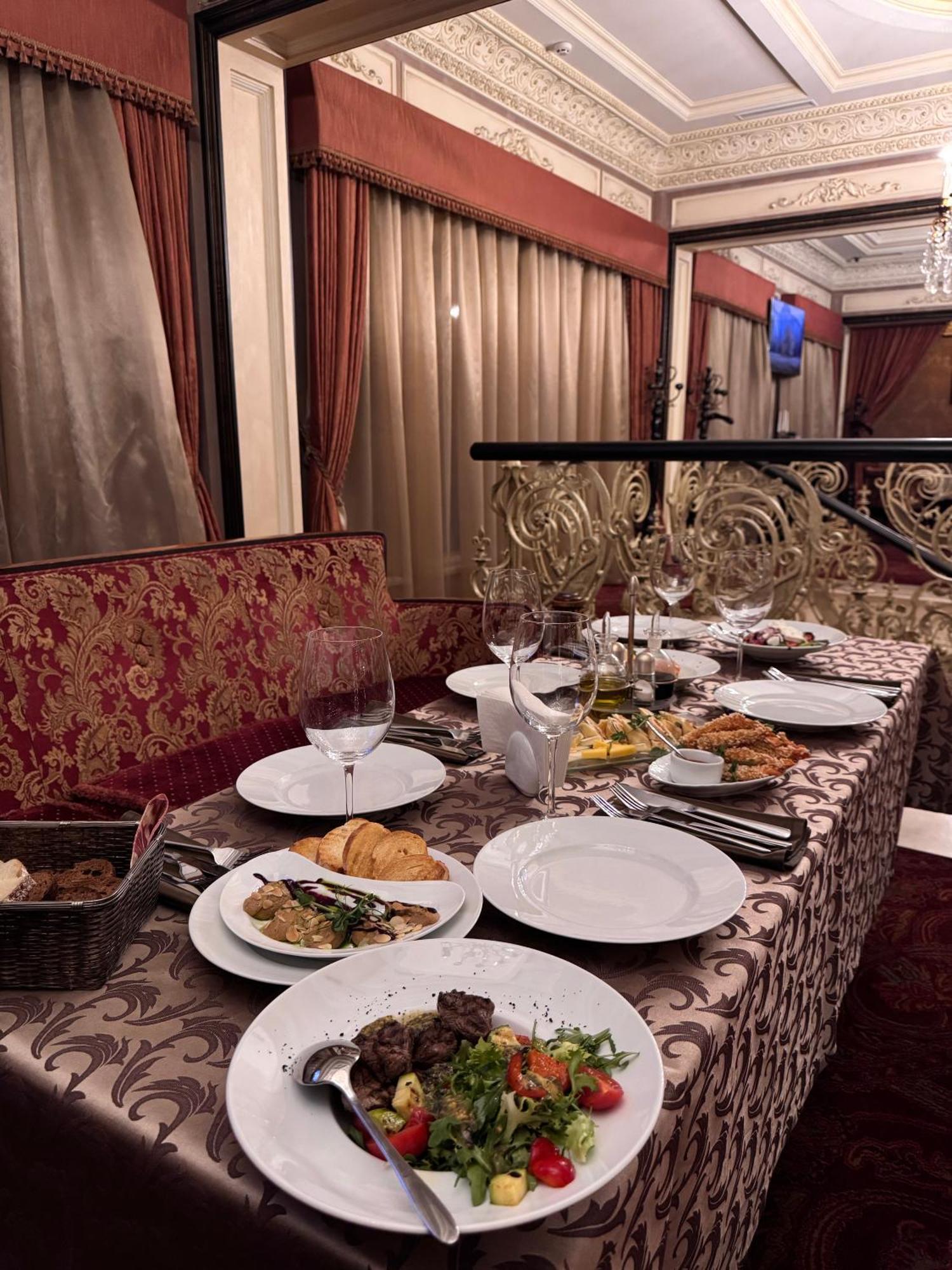 Axelhof Boutique Hotel Dnipro Exterior foto